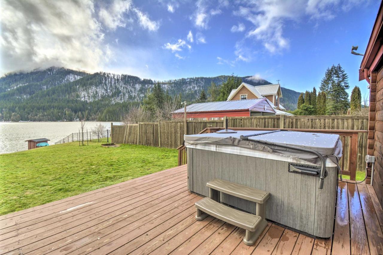 Lakefront Cabin With Stunning Mountain Views And Dock! Mineral Eksteriør bilde