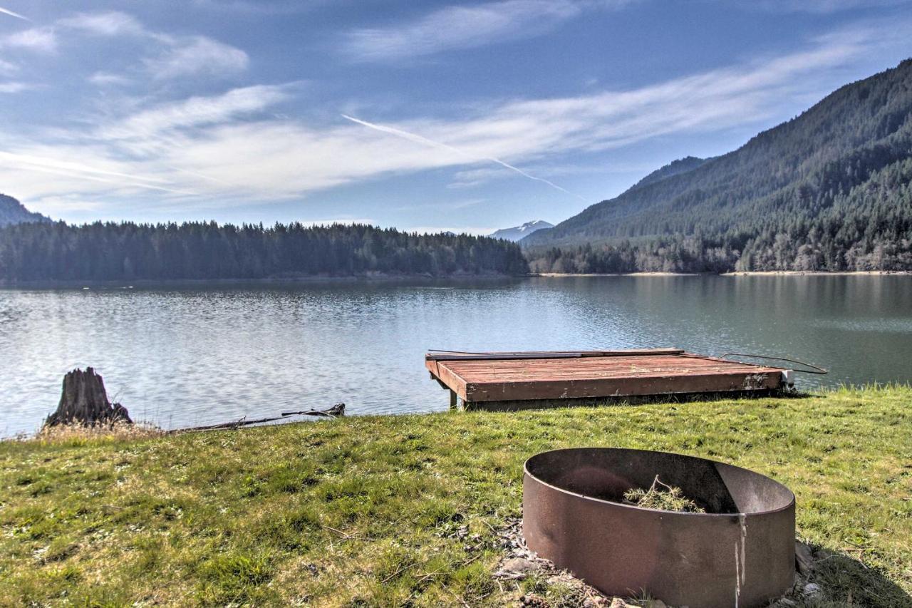 Lakefront Cabin With Stunning Mountain Views And Dock! Mineral Eksteriør bilde