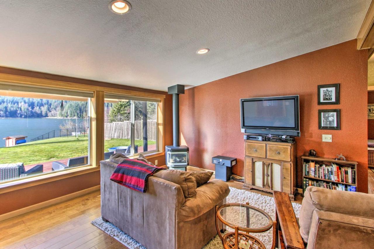 Lakefront Cabin With Stunning Mountain Views And Dock! Mineral Eksteriør bilde