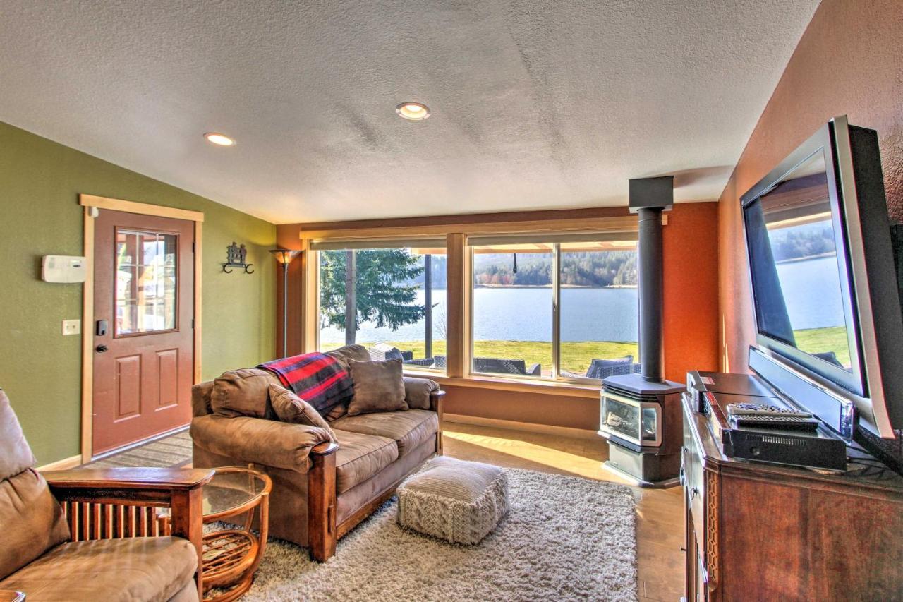 Lakefront Cabin With Stunning Mountain Views And Dock! Mineral Eksteriør bilde