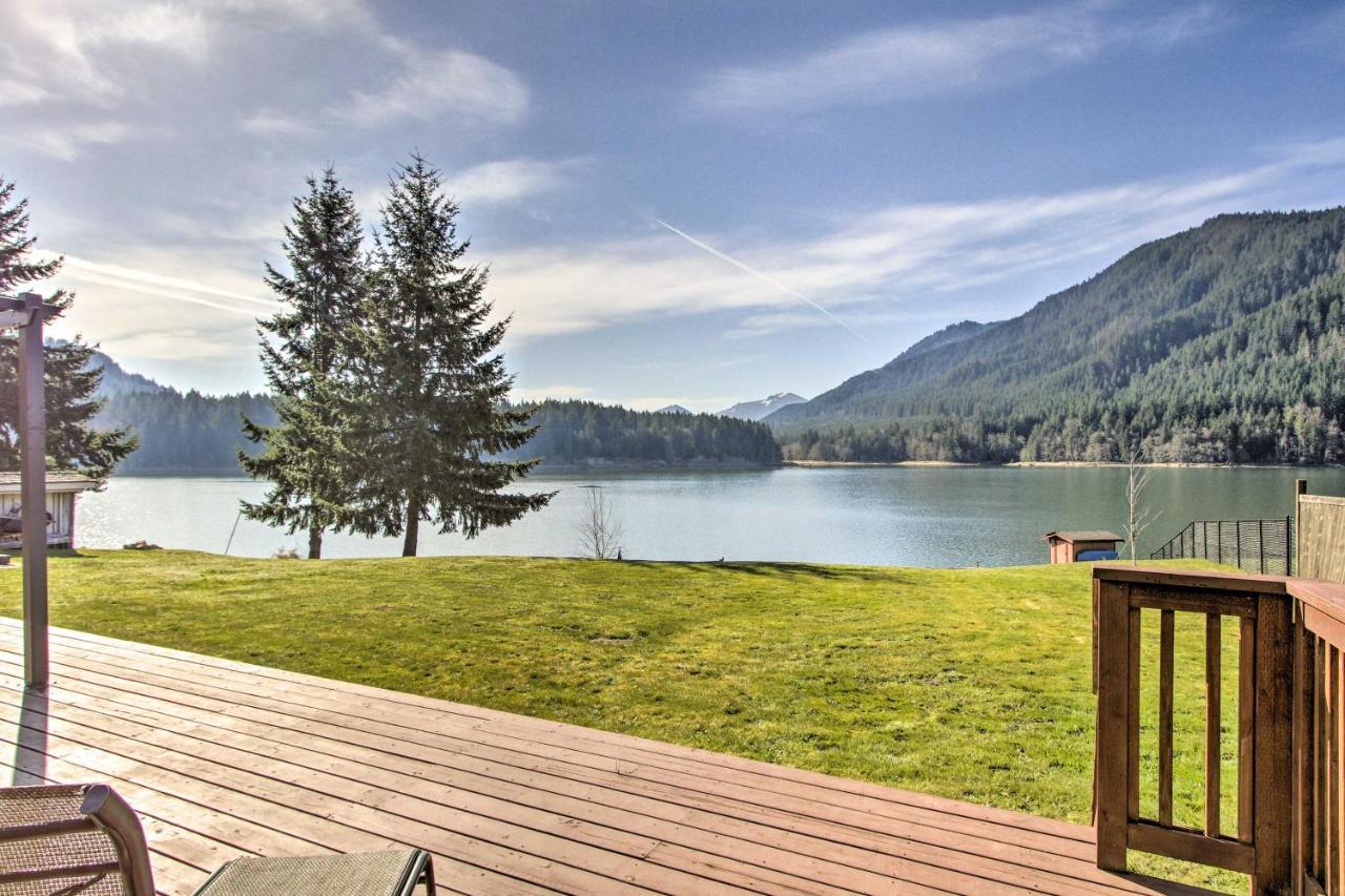 Lakefront Cabin With Stunning Mountain Views And Dock! Mineral Eksteriør bilde