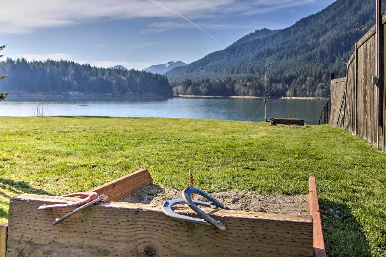 Lakefront Cabin With Stunning Mountain Views And Dock! Mineral Eksteriør bilde